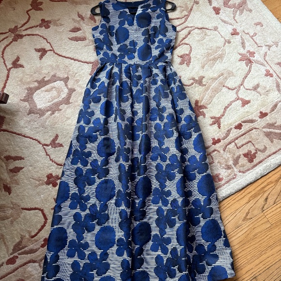 RARE Differentes Sleeveless Blue Floral Maxi Dress Full Skirt, Keyhole Cutout - Picture 1 of 2
